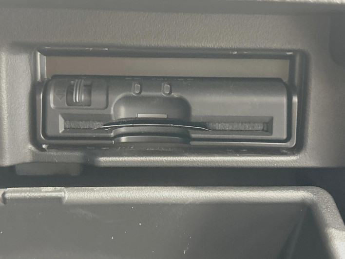 2014 Nissan Serena DAA-HFC26 (UW-6a2e1aee5868f)[22]