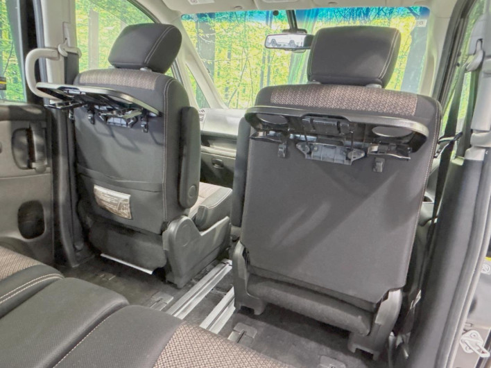 2014 Nissan Serena DAA-HFC26 (UW-6a2e1aee5868f)[24]