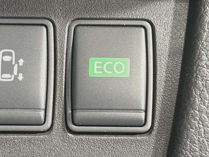 2014 Nissan Serena DAA-HFC26 (UW-6a2e1aee5868f)[21]