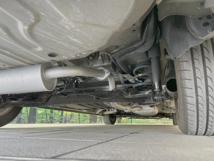 2014 Nissan Serena DAA-HFC26 (UW-6a2e1aee5868f)[15]