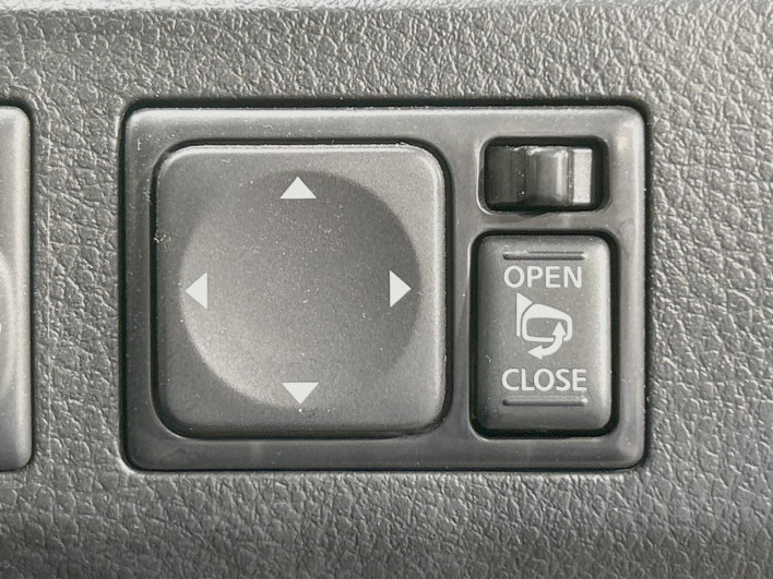 2014 Nissan Serena DAA-HFC26 (UW-6a2e1aee5868f)[18]