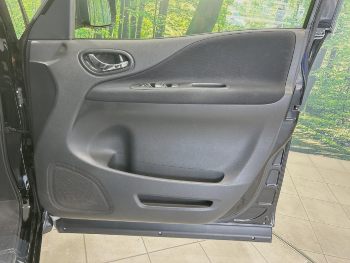 2014 Nissan Serena DAA-HFC26 (UW-6a2e1aee5868f)[16]