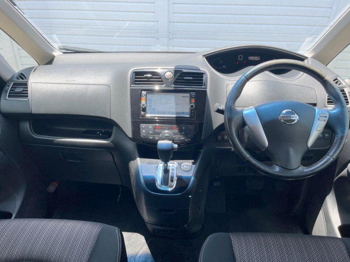 2015 Nissan Serena DAA-HFC26 (UW-6a2e1aeeafef9)[11]