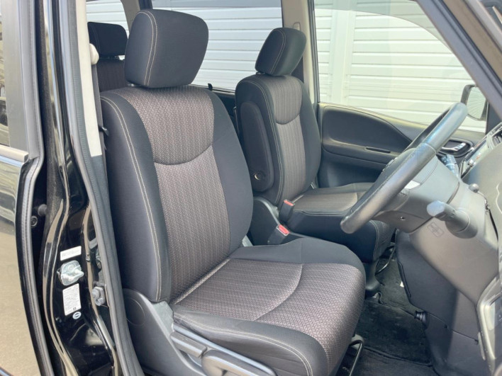 2015 Nissan Serena DAA-HFC26 (UW-6a2e1aeeafef9)[27]