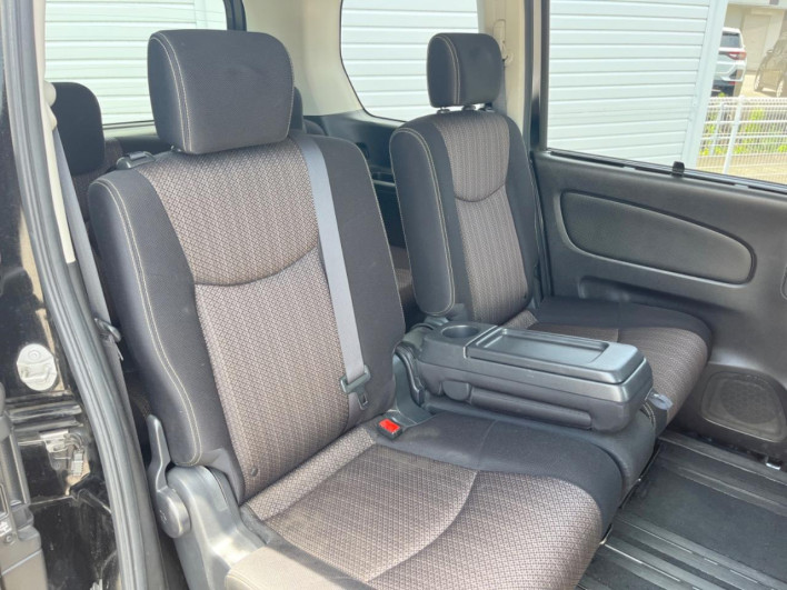 2015 Nissan Serena DAA-HFC26 (UW-6a2e1aeeafef9)[28]