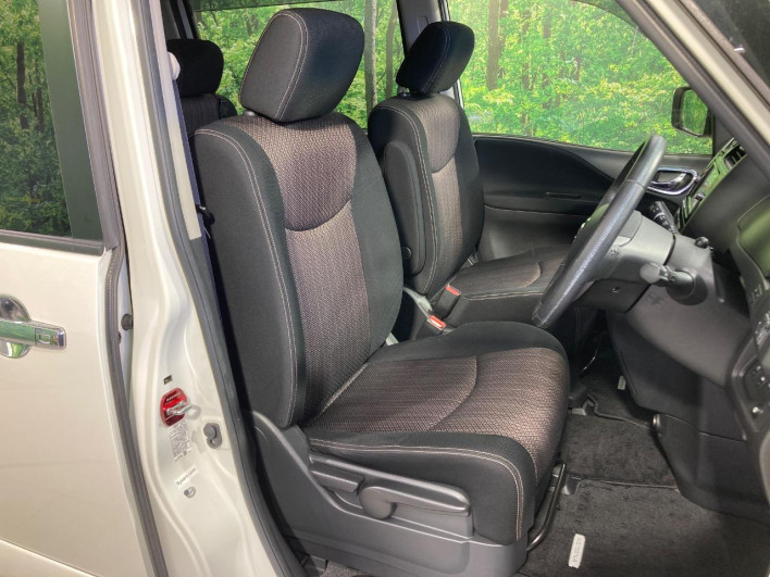 2016 Nissan Serena DAA-HFC26 (UW-6a2e1aef99b3a)[28]