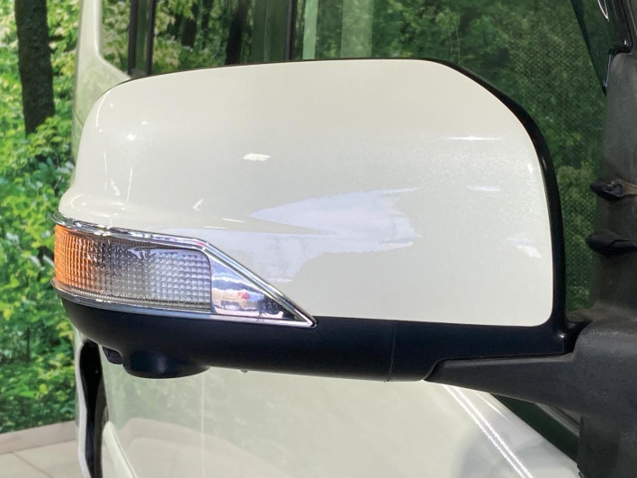 2016 Nissan Serena DAA-HFC26 (UW-6a2e1aef99b3a)[23]