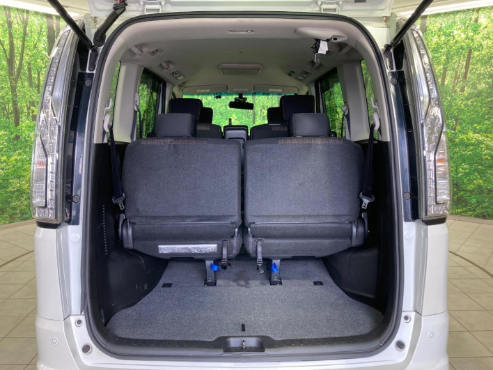 2016 Nissan Serena DAA-HFC26 (UW-6a2e1aef99b3a)[12]