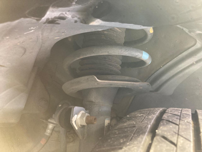 2016 Nissan Serena DAA-HFC26 (UW-6a2e1aef99b3a)[25]