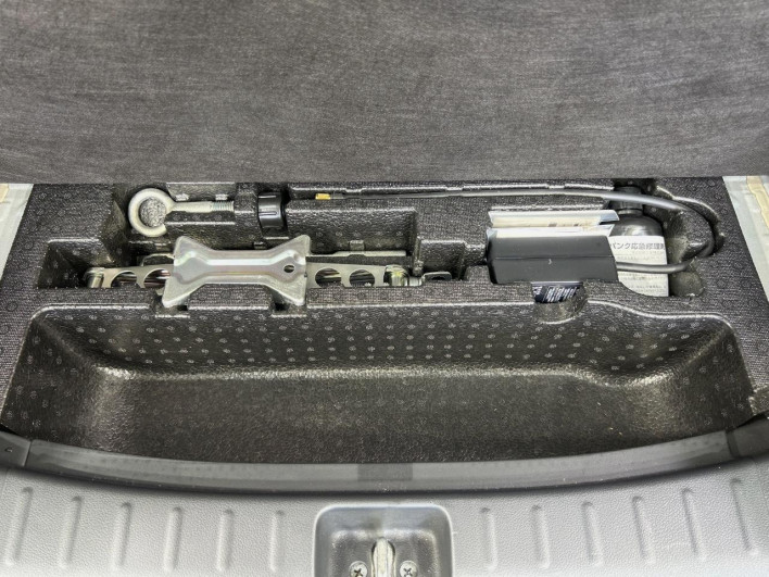 2014 Honda N-BOX CUSTOM DBA-JF1 (UW-6a2e1b025a373)[22]