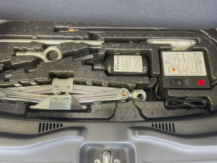 2015 Honda N-BOX CUSTOM DBA-JF1 (UW-6a2e1b02957ac)[11]