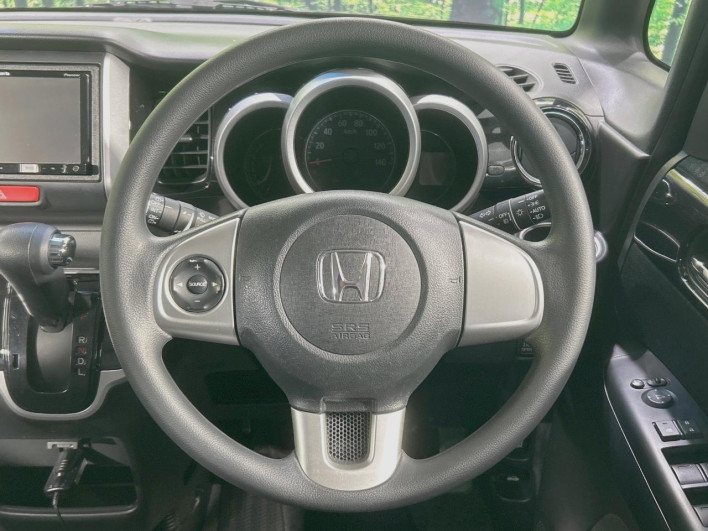 2015 Honda N-BOX CUSTOM DBA-JF1 (UW-6a2e1b02957ac)[25]