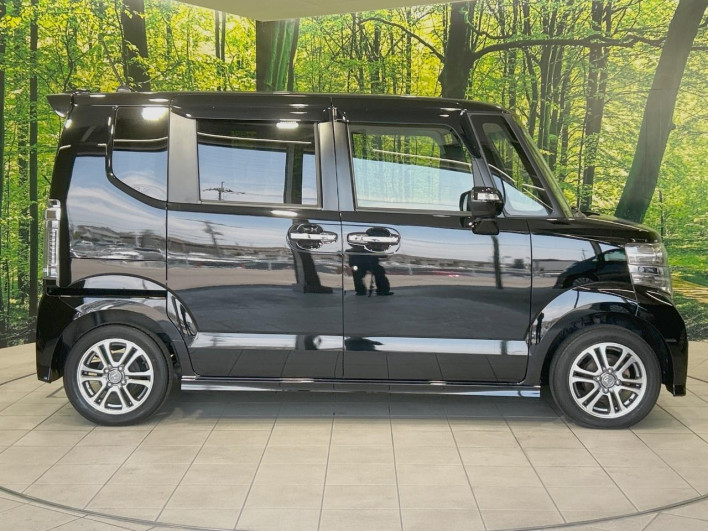 2015 Honda N-BOX CUSTOM DBA-JF1 (UW-6a2e1b02957ac)[28]