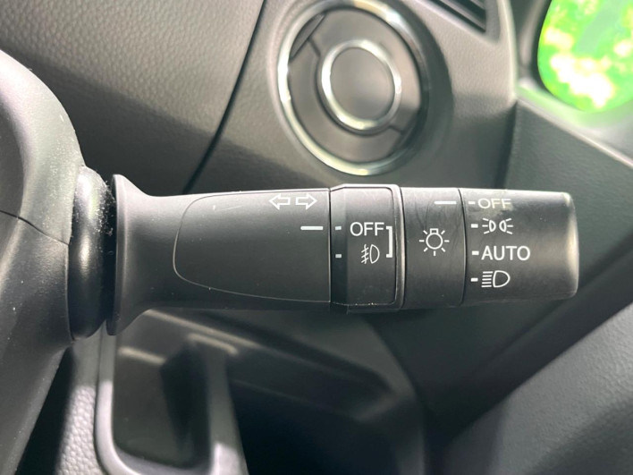2018 Honda N-BOX CUSTOM DBA-JF3 (UW-6a2e1b09bff42)[27]
