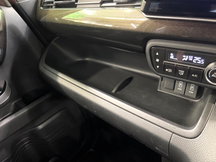 2018 Honda N-BOX CUSTOM DBA-JF3 (UW-6a2e1b09bff42)[29]