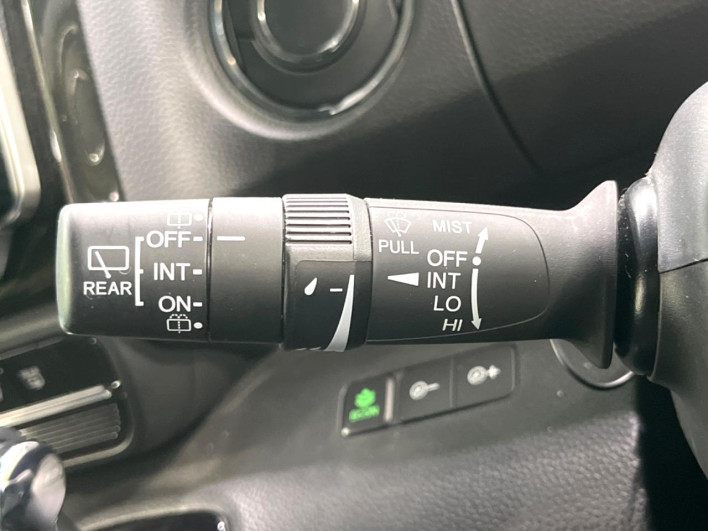 2018 Honda N-BOX CUSTOM DBA-JF3 (UW-6a2e1b09bff42)[26]