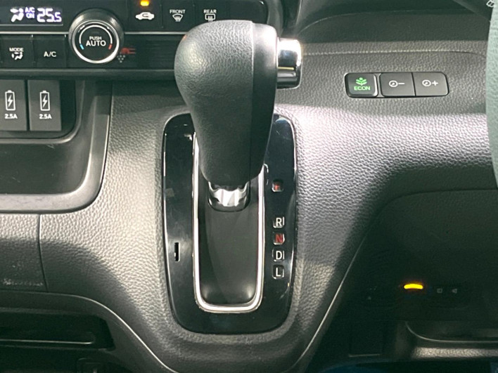 2018 Honda N-BOX CUSTOM DBA-JF3 (UW-6a2e1b09bff42)[21]