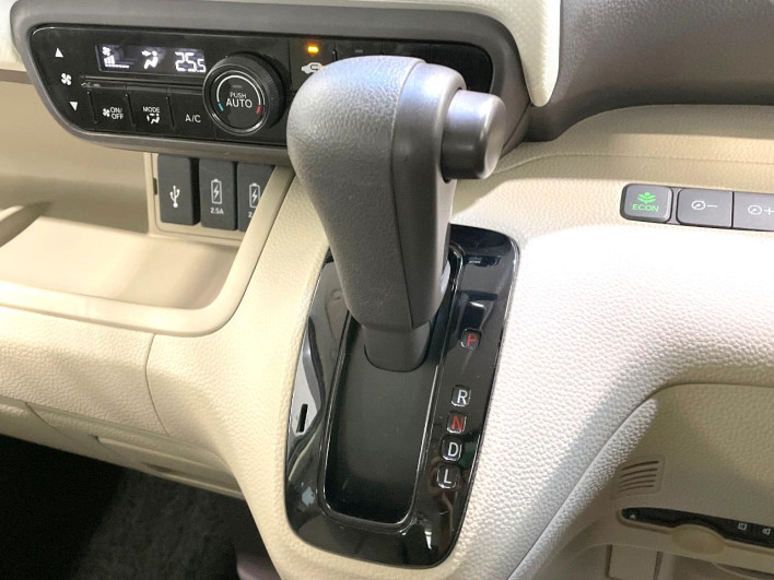 2018 Honda N-BOX DBA-JF3 (UW-6a2e1b0a5d8a5)[16]