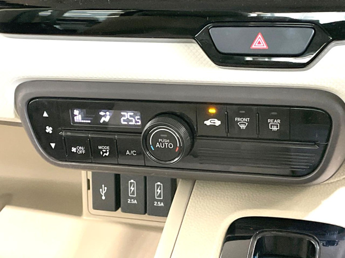 2018 Honda N-BOX DBA-JF3 (UW-6a2e1b0a5d8a5)[12]