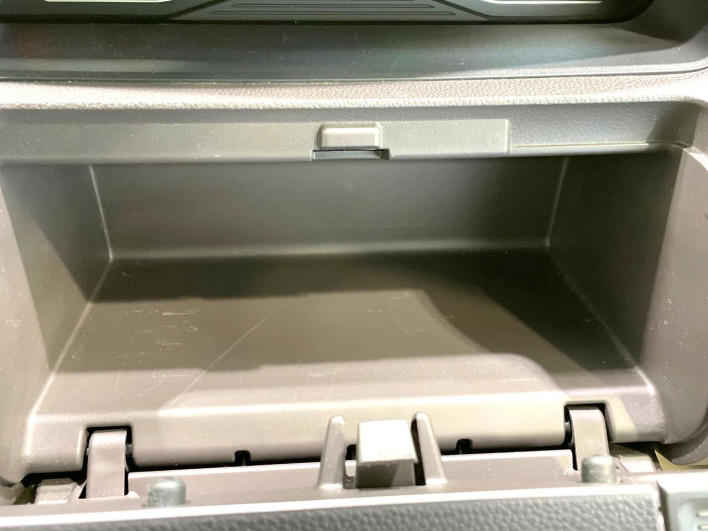 2018 Honda N-BOX DBA-JF3 (UW-6a2e1b0a5d8a5)[19]