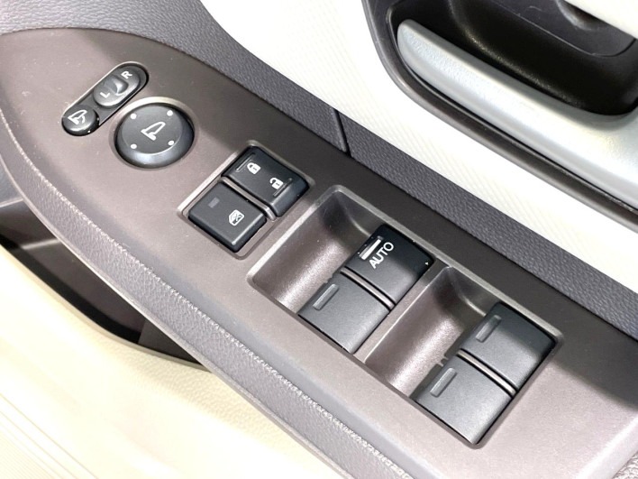 2018 Honda N-BOX DBA-JF3 (UW-6a2e1b0a5d8a5)[9]