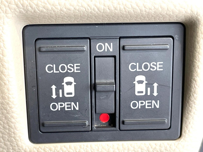 2018 Honda N-BOX DBA-JF3 (UW-6a2e1b0a5d8a5)[24]