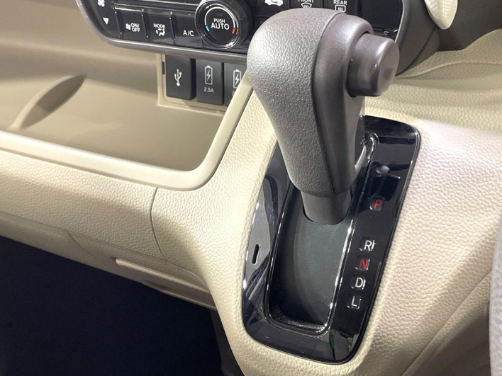 2019 Honda N-BOX DBA-JF3 (UW-6a2e1b0c8092d)[22]