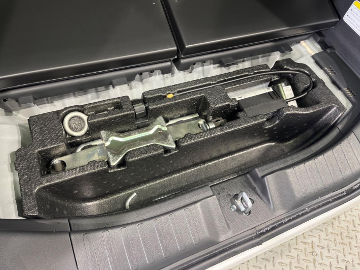 2023 Honda N-BOX CUSTOM 6BA-JF3 (UW-6a2e1b18af980)[11]