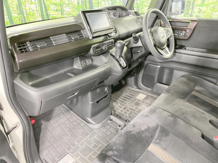 2017 Honda N-BOX CUSTOM DBA-JF4 (UW-6a2e1b1a10e3e)[12]