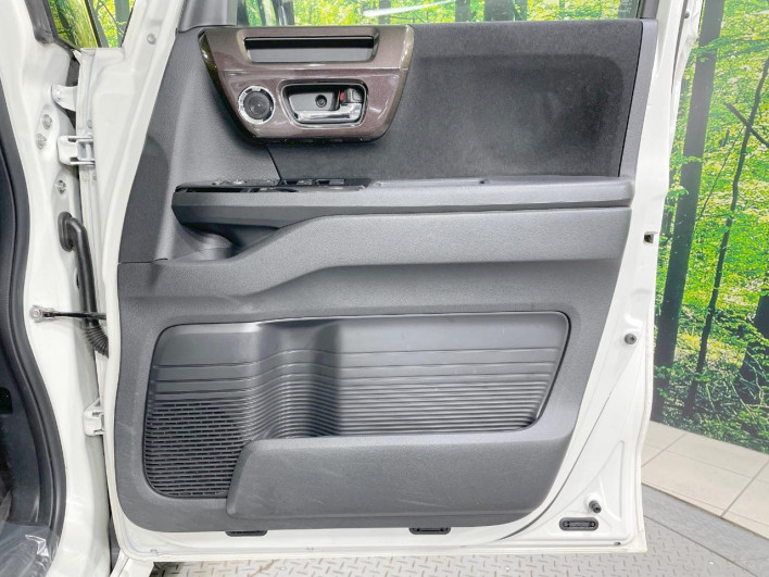 2017 Honda N-BOX CUSTOM DBA-JF4 (UW-6a2e1b1a10e3e)[16]