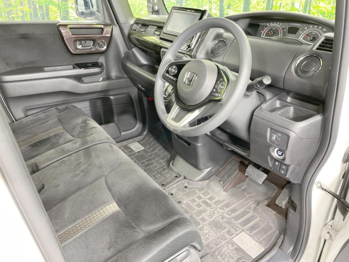 2017 Honda N-BOX CUSTOM DBA-JF4 (UW-6a2e1b1a10e3e)[14]