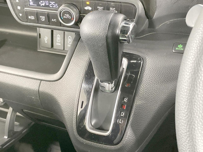 2017 Honda N-BOX CUSTOM DBA-JF4 (UW-6a2e1b1a10e3e)[25]