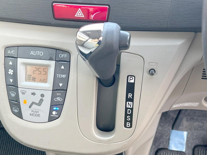 2011 Daihatsu Move DBA-LA100S (UW-6a2e1b463fc7b)[13]