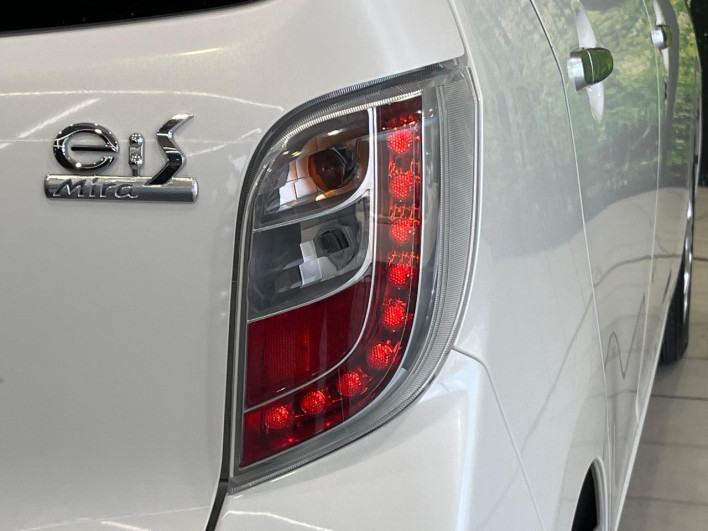 2013 Daihatsu Mirai Ease DBA-LA300S (UW-6a2e1b4c3981c)[25]