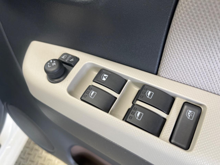 2018 Daihatsu Mira Tocot DBA-LA550S (UW-6a2e1b556f216)[17]