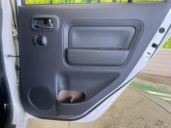 2018 Daihatsu Mira Tocot DBA-LA550S (UW-6a2e1b556f216)[12]