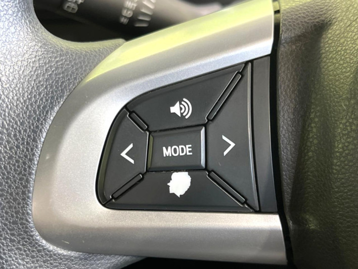 2016 Daihatsu Wake DBA-LA700S (UW-6a2e1b5f04e6e)[29]