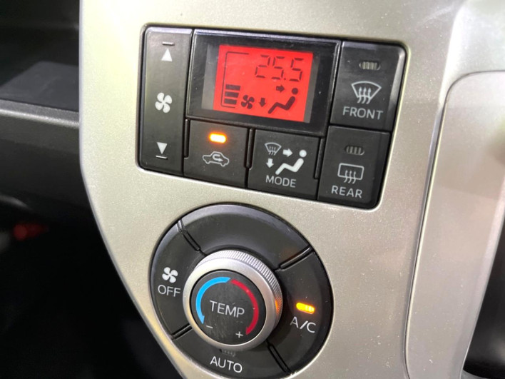2016 Daihatsu Wake DBA-LA700S (UW-6a2e1b5f04e6e)[27]