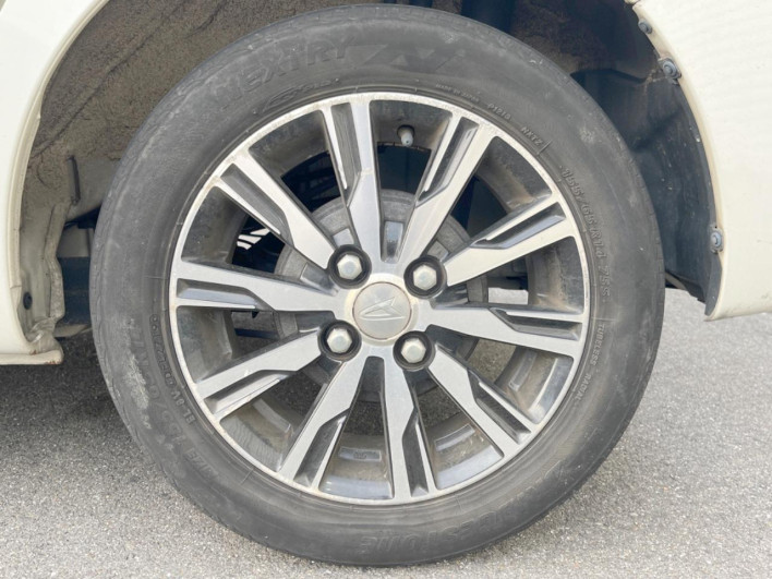 2016 Daihatsu Wake DBA-LA700S (UW-6a2e1b5f07be8)[11]