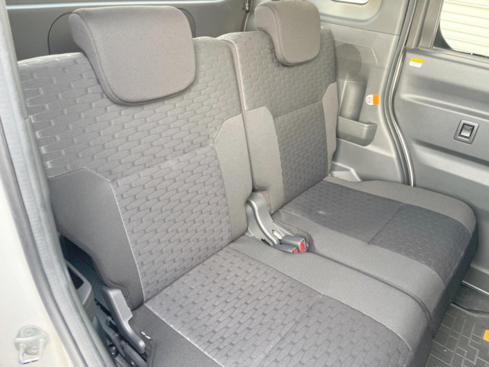 2016 Daihatsu Wake DBA-LA700S (UW-6a2e1b5f07be8)[16]