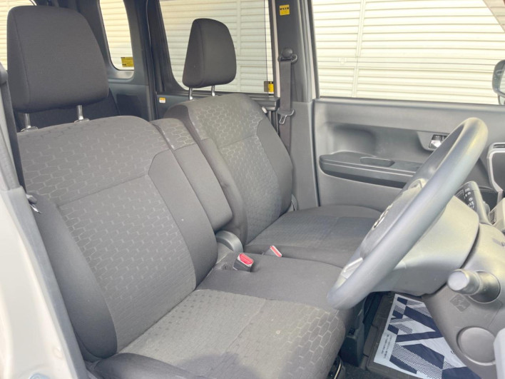 2016 Daihatsu Wake DBA-LA700S (UW-6a2e1b5f07be8)[18]
