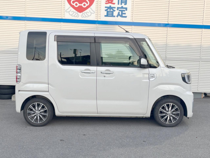 2016 Daihatsu Wake DBA-LA700S (UW-6a2e1b5f07be8)[15]