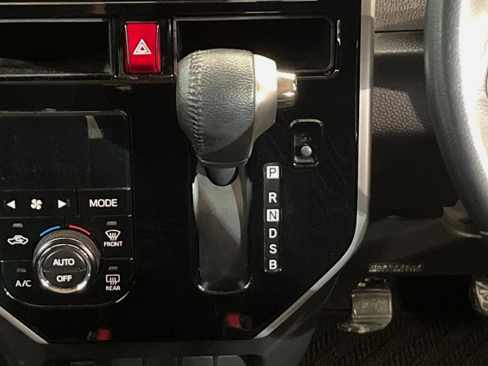 2017 Toyota Roomy DBA-M910A (UW-6a2e1b78806a3)[28]