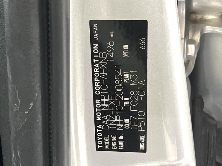 2012 Toyota Aqua DAA-NHP10 (UW-6a2e1bdf9a176)[1]