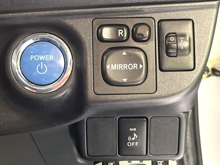 2012 Toyota Aqua DAA-NHP10 (UW-6a2e1bdf9a176)[20]
