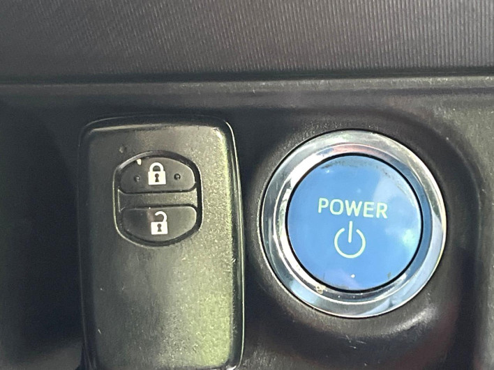 2012 Toyota Aqua DAA-NHP10 (UW-6a2e1bdf9a176)[8]