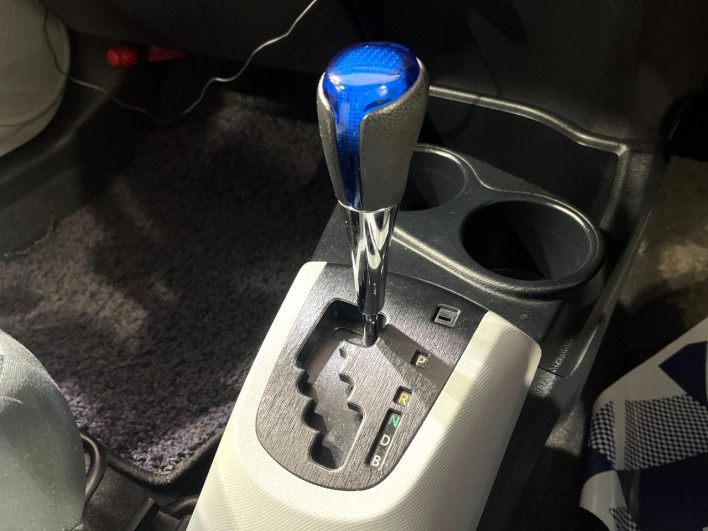 2012 Toyota Aqua DAA-NHP10 (UW-6a2e1bdf9a176)[11]