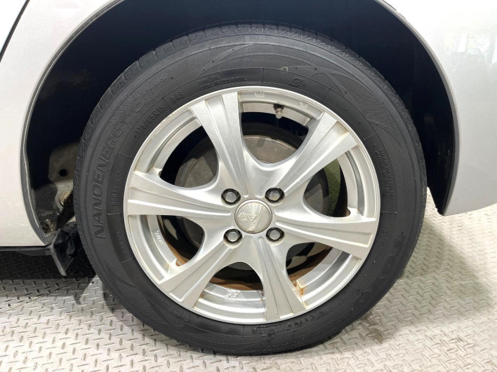 2012 Toyota Aqua DAA-NHP10 (UW-6a2e1bdf9a176)[27]