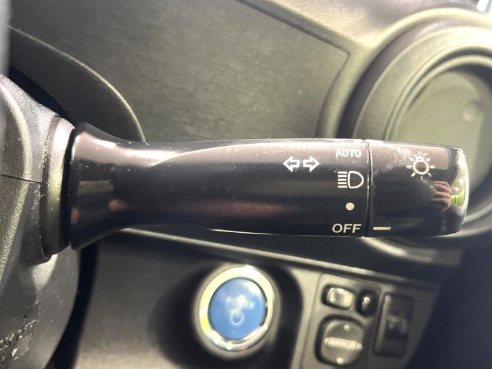2012 Toyota Aqua DAA-NHP10 (UW-6a2e1bdf9a176)[17]
