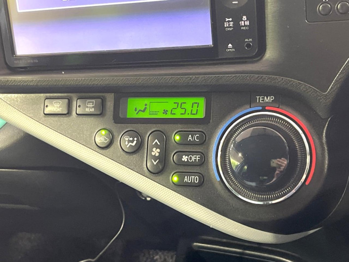 2012 Toyota Aqua DAA-NHP10 (UW-6a2e1bdf9a176)[19]